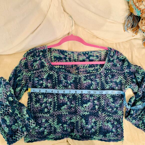 VINTAGE TONES OF BLUE & LAVENDER HANDMADE CROP CROCHET COTTON SWEATER XS/S - Picture 2 of 3